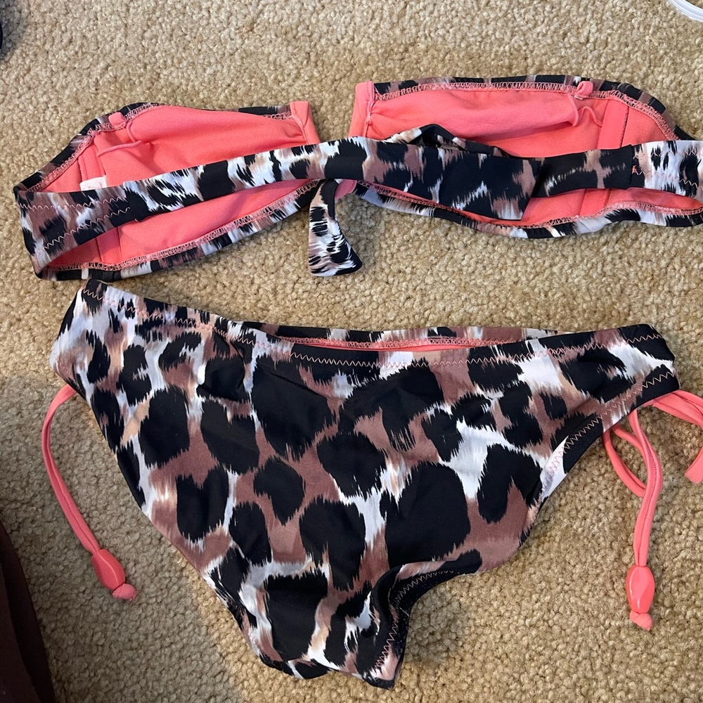 Bikini - Picture 2 of 3